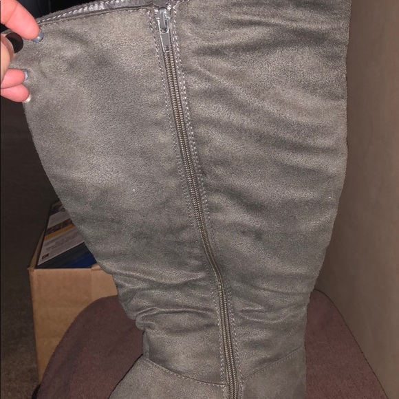 Boots - Picture 4 of 4